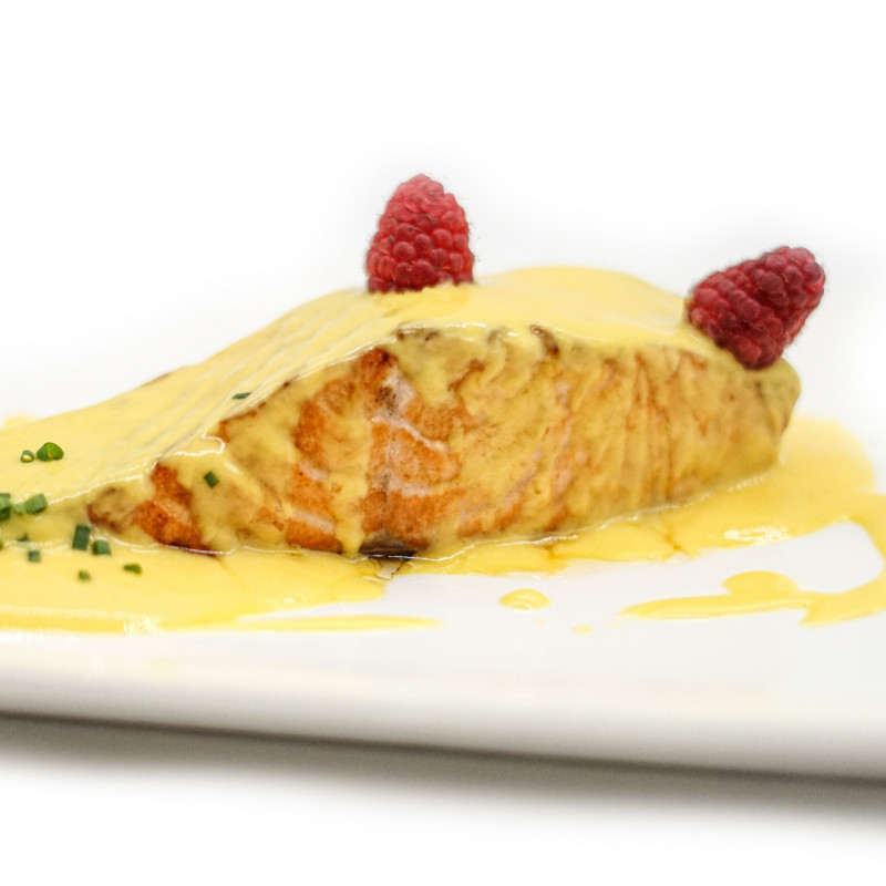 Salmón con salsa de yogur y mango (600 grs)