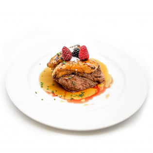 Medallón de solomillo de ternera con escalope de foie  (1ud)