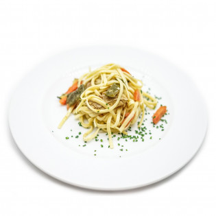 Tallarines con pollo y verduritas (600 grs)