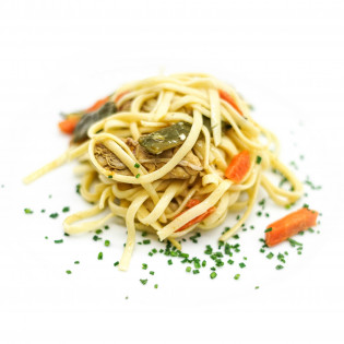 Tallarines con pollo y verduritas (600 grs)