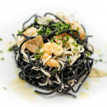 Espaguetti negros con gulas y langostinos (600 grs)