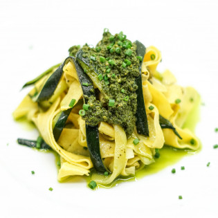 Parpadelle con calabacín y pesto (600 grs)