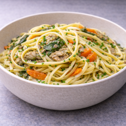 Tallarines con pollo y verduritas