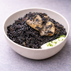 Arroz negro con chipirones