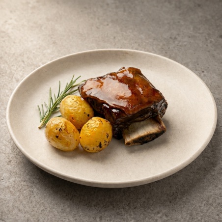 Costilla de ternera Angus asada con patatas | Sertina